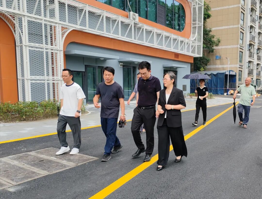 贯彻落实防台工作 全力守护公共安全 ——副校长毛秋红带队检查研究生公寓项目和沿...